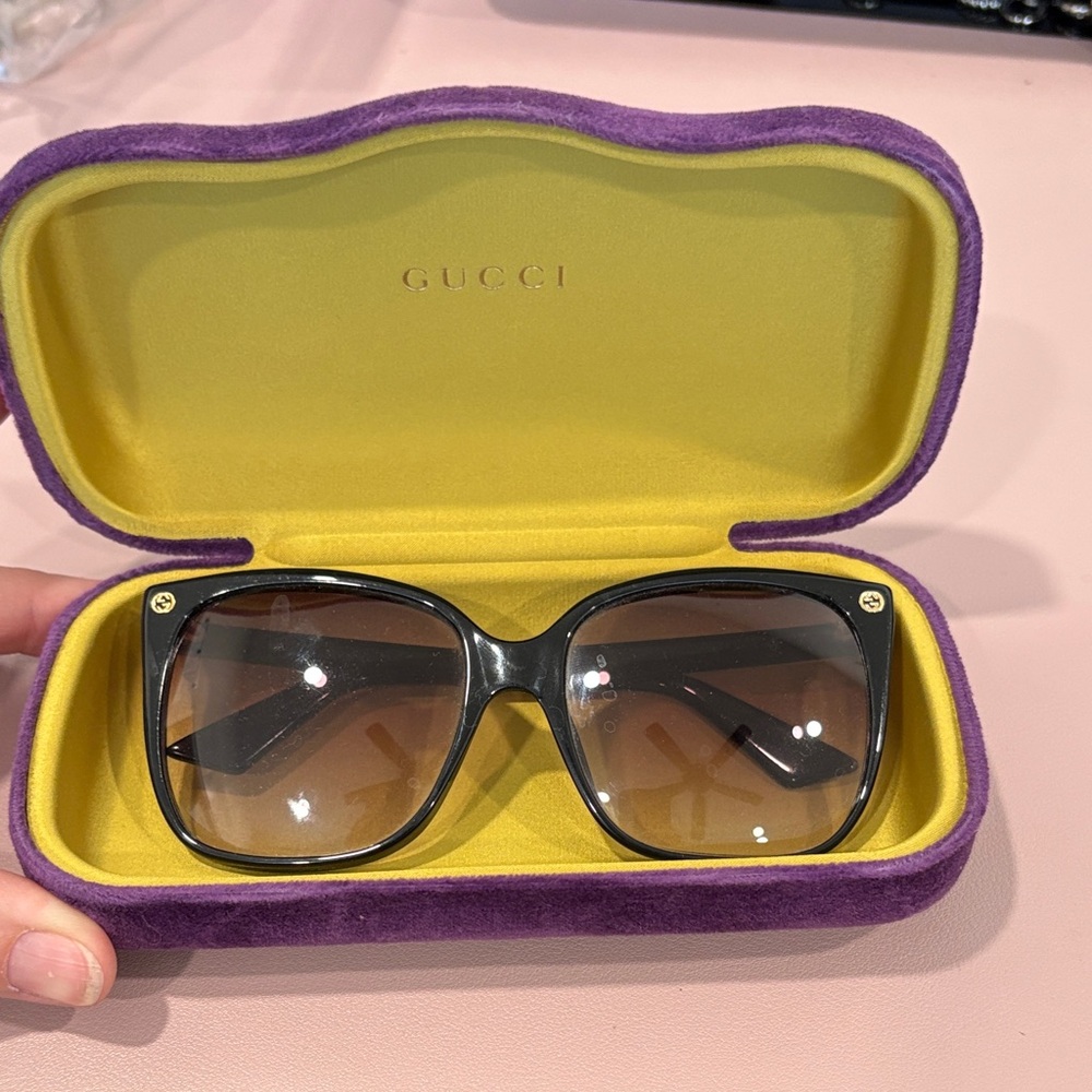 Gucci Women's Black Sunglasses with Gradient Brown Lenses